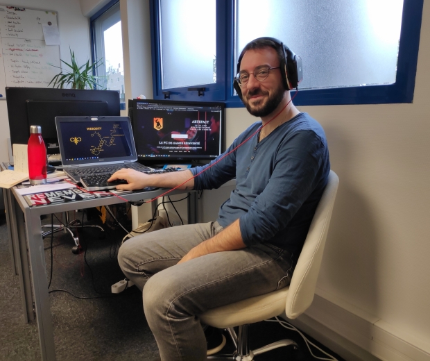 JB en train de travailler sur Artefact JB en train de travailler sur Artefact