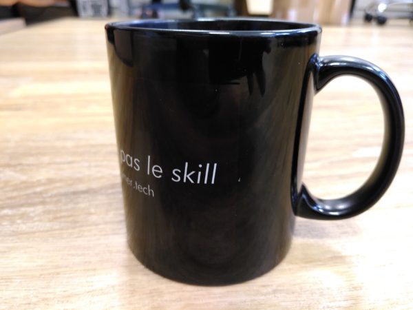 Mug Artefact "On n'achète pas le skill"