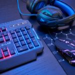 Kit clavier/souris/casque/tapis de souris gaming rétroéclairés