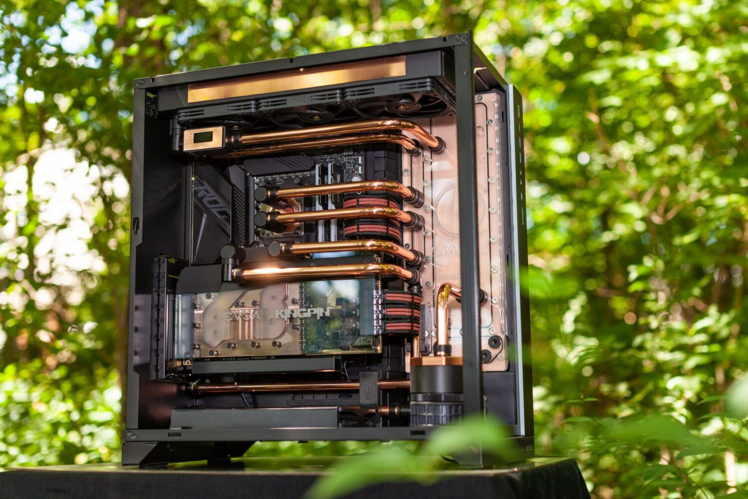 PC cuivre sur fond de nature